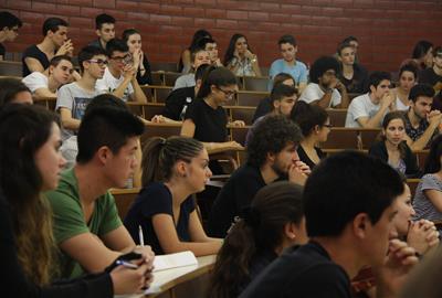 El 36,7% de la població a partir de 15 anys té estudis superiors, segons Idescat. ACN